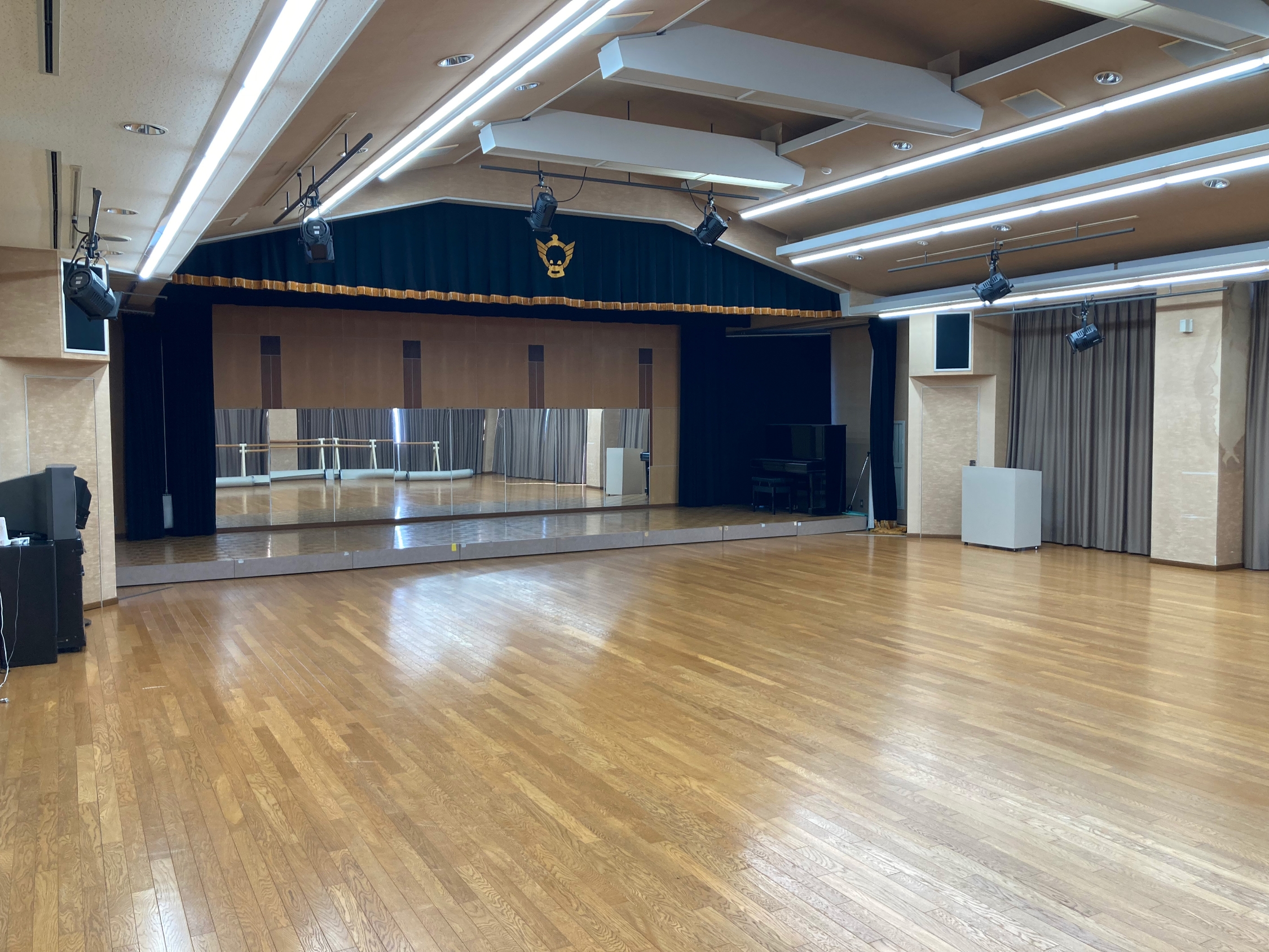 【2F】大ホール（長机／パイプ椅子／音響等完備）