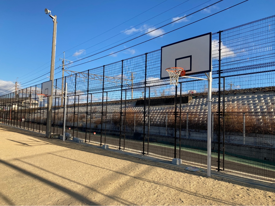 【運動場】■バスケットゴール(2台)