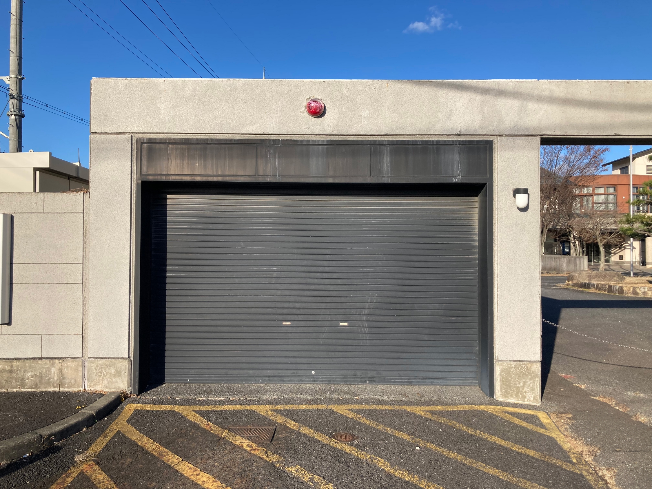 【消防倉庫】公民館駐車場上入り口